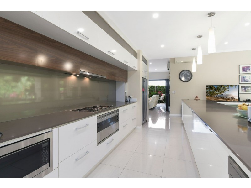 14 Kurt Close, Palm Cove QLD 4879