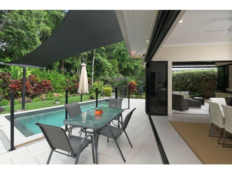 14 Kurt Close, Palm Cove QLD 4879