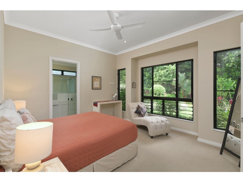 14 Kurt Close, Palm Cove QLD 4879