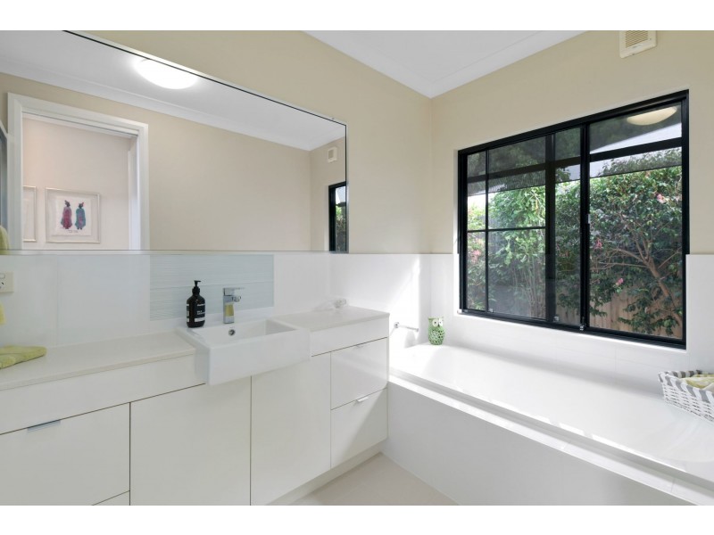 14 Kurt Close, Palm Cove QLD 4879