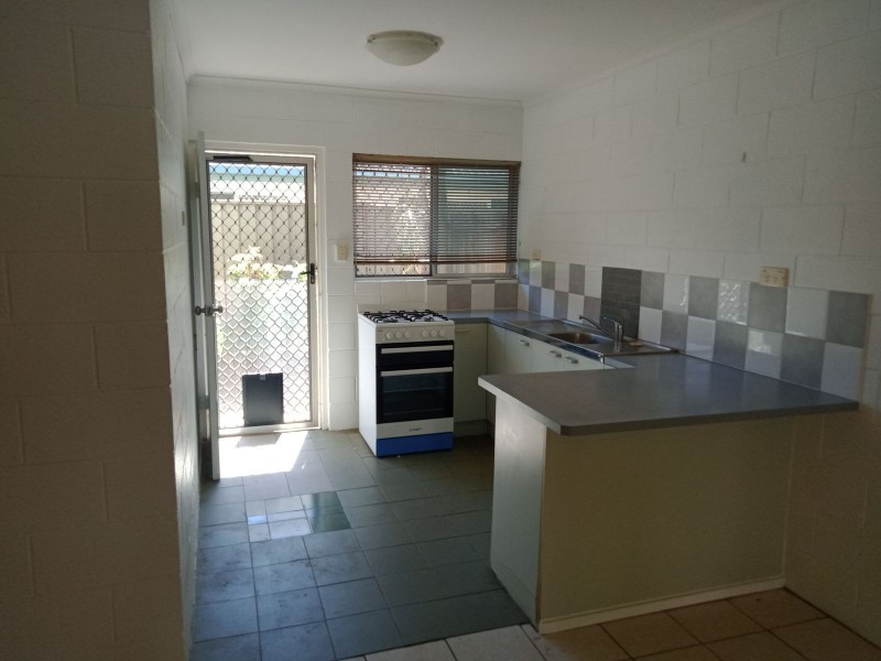 2/217 Lake Street, Cairns North QLD 4870