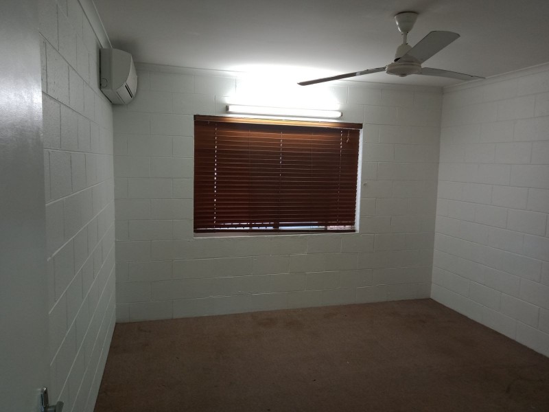 2/217 Lake Street, Cairns North QLD 4870