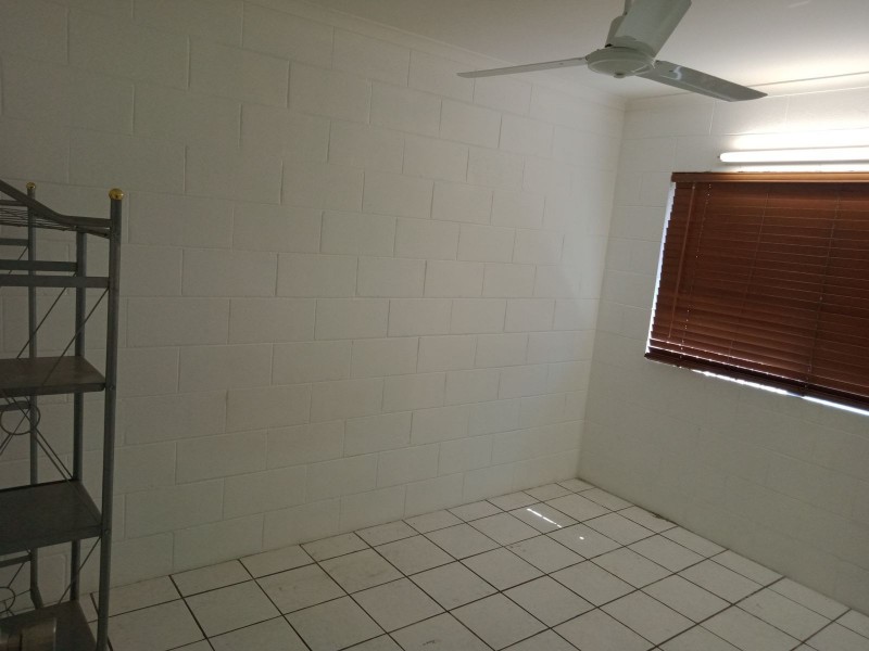 2/217 Lake Street, Cairns North QLD 4870