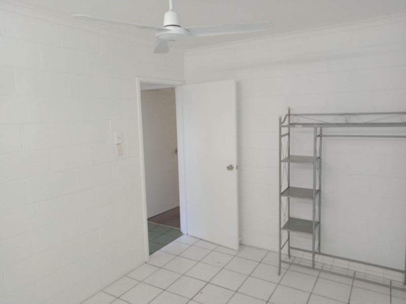 2/217 Lake Street, Cairns North QLD 4870