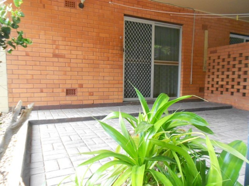 2/217 Lake Street, Cairns North QLD 4870