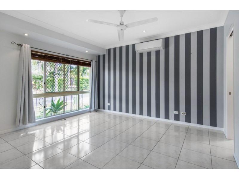 21 Chesterfield Close, Brinsmead QLD 4870