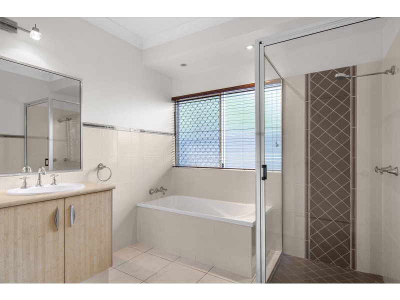 21 Chesterfield Close, Brinsmead QLD 4870