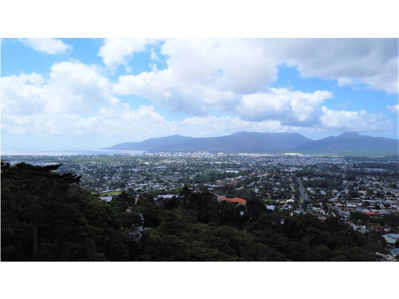 15 Oceanview Place, Mooroobool QLD 4870