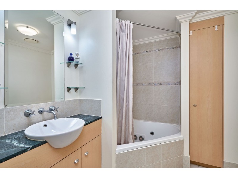 5/304-308 Lake Street, Cairns North QLD 4870