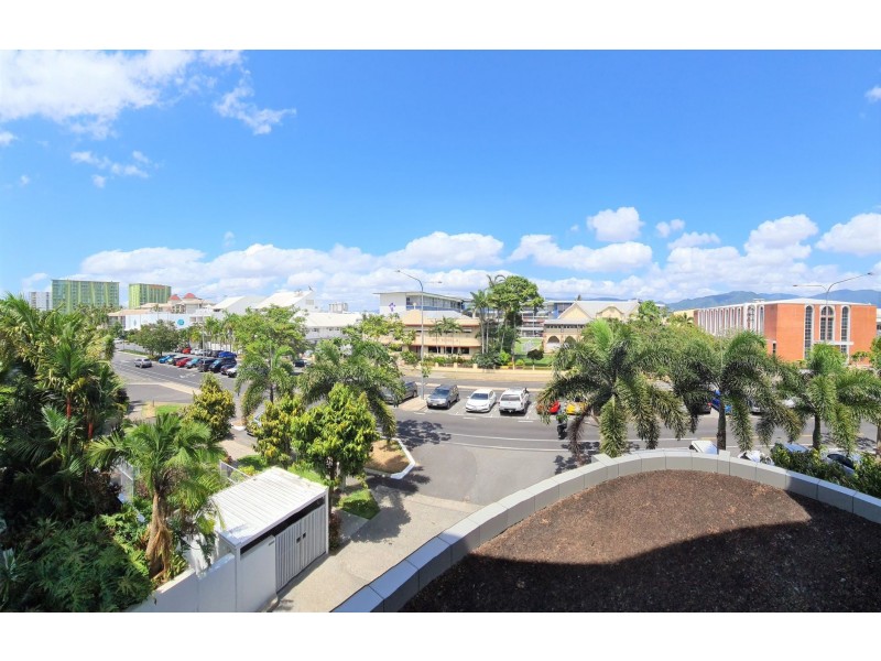 302/125-129 Esplanade, Cairns City QLD 4870
