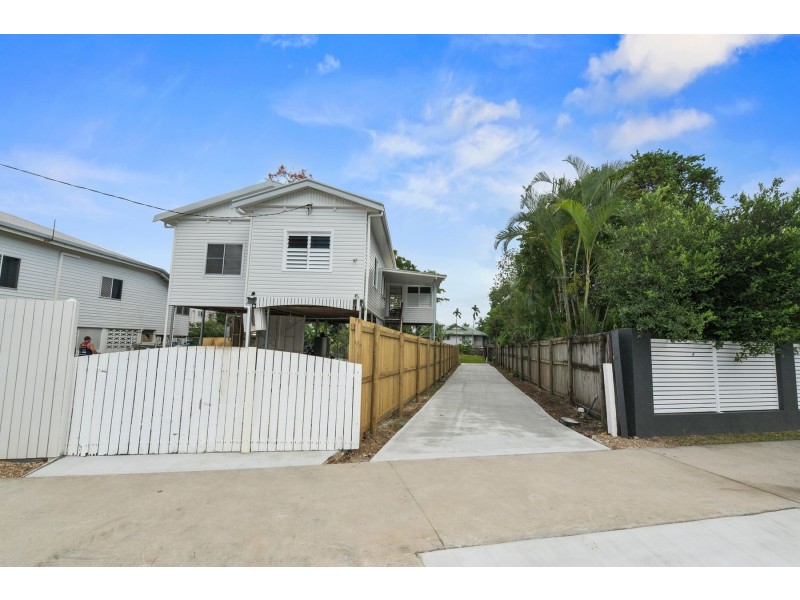 32A Old Smithfield Road, Freshwater QLD 4870