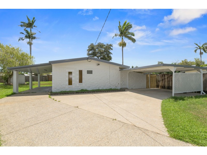 7 Denman Close, Manoora QLD 4870