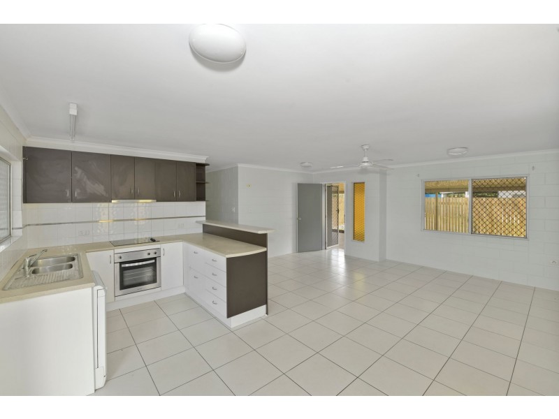 7 Denman Close, Manoora QLD 4870