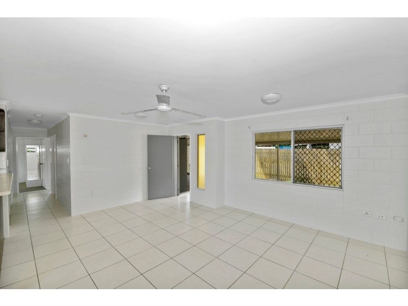 7 Denman Close, Manoora QLD 4870