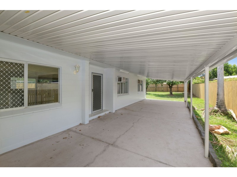 7 Denman Close, Manoora QLD 4870