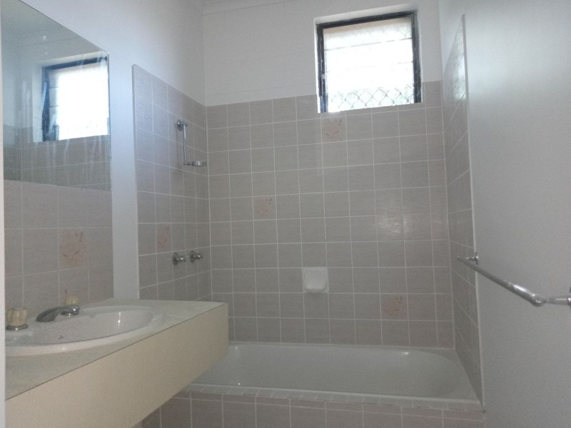 4/9 Rigg Street, Woree QLD 4868