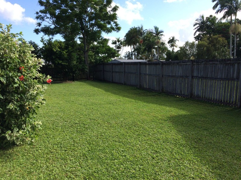 8 Glenrowan Street, White Rock QLD 4868