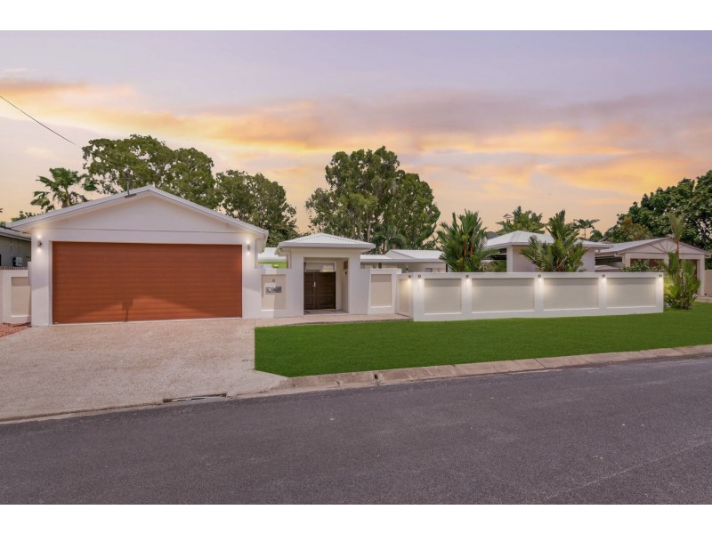 8 Volute Close, Trinity Beach QLD 4879