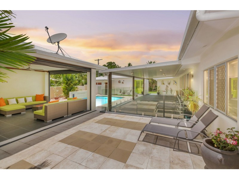 8 Volute Close, Trinity Beach QLD 4879