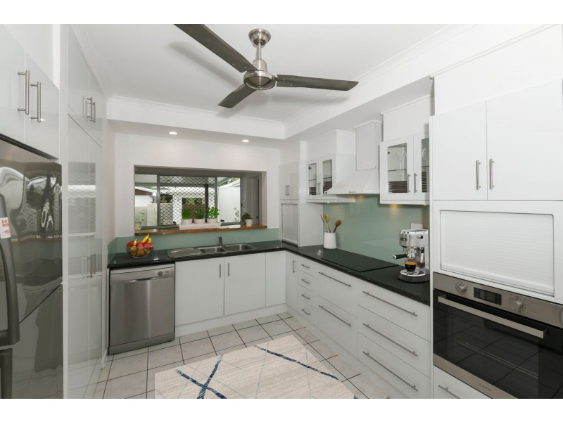 8 Volute Close, Trinity Beach QLD 4879