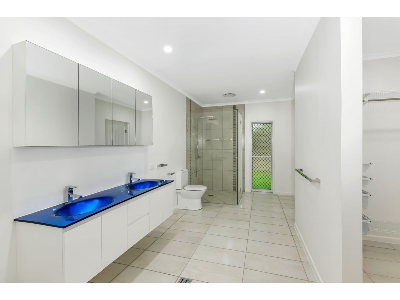 8 Volute Close, Trinity Beach QLD 4879
