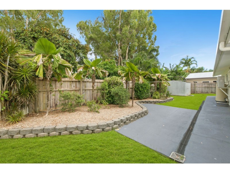 8 Volute Close, Trinity Beach QLD 4879