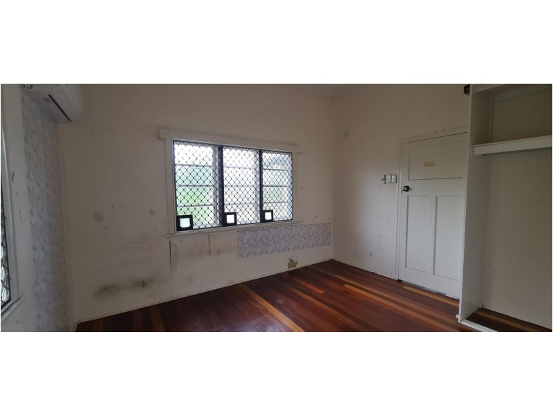 71 Hayward Street, Mooroobool QLD 4870