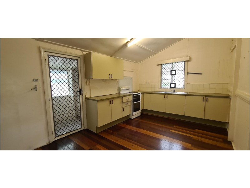 71 Hayward Street, Mooroobool QLD 4870