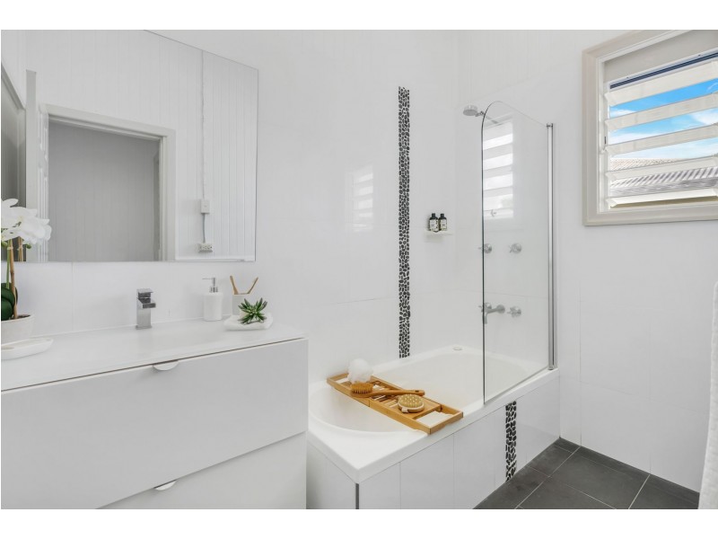 32 Old Smithfield Road, Freshwater QLD 4870