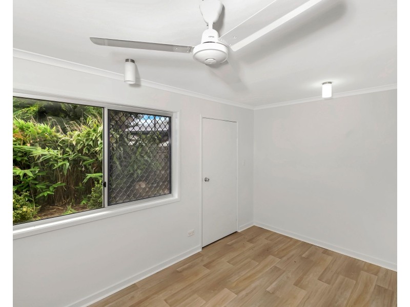 7 Goru Court, Mooroobool QLD 4870