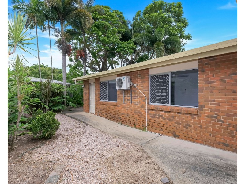 7 Goru Court, Mooroobool QLD 4870