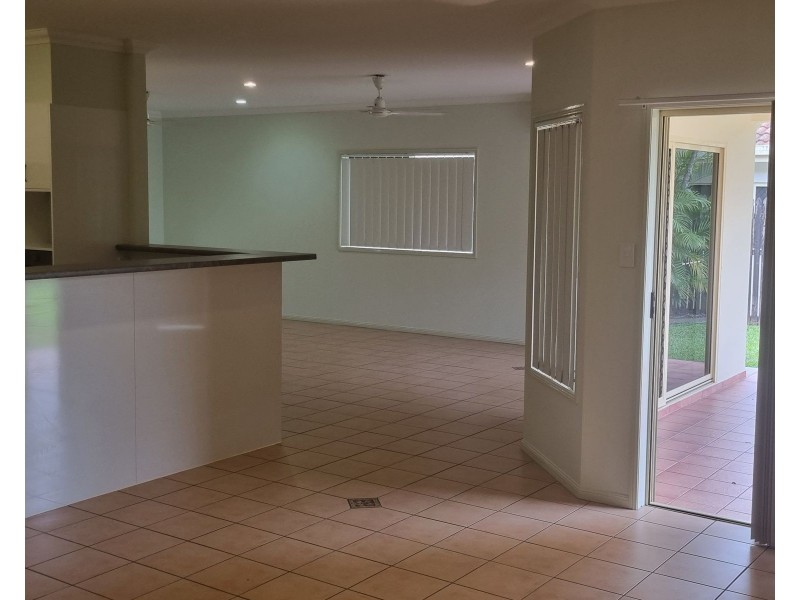 24 St Albans Close, Brinsmead QLD 4870