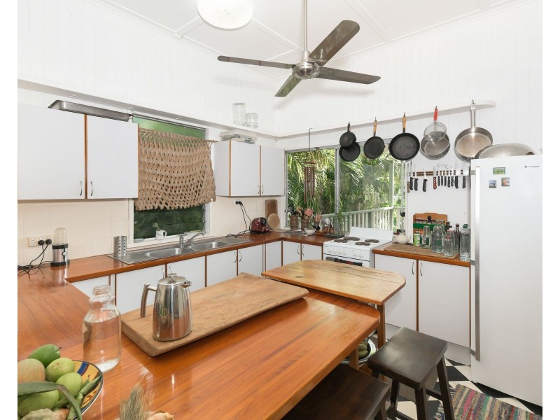 50 Marshall Street, Machans Beach QLD 4878