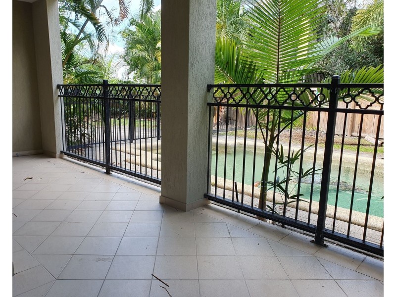 2/83 Hayward Street, Mooroobool QLD 4870