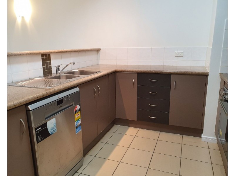 2/83 Hayward Street, Mooroobool QLD 4870