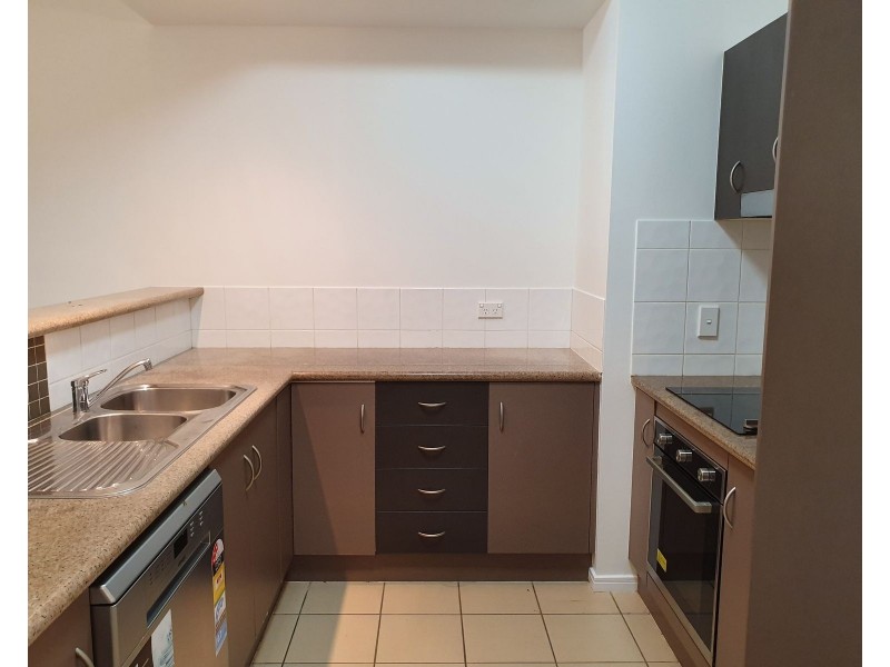 2/83 Hayward Street, Mooroobool QLD 4870