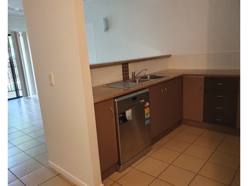 2/83 Hayward Street, Mooroobool QLD 4870