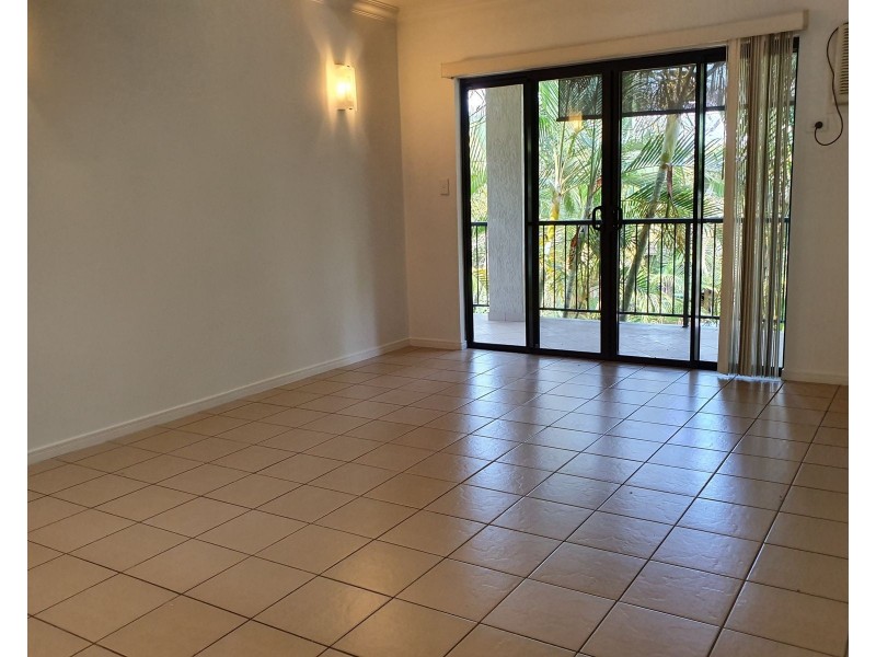 2/83 Hayward Street, Mooroobool QLD 4870