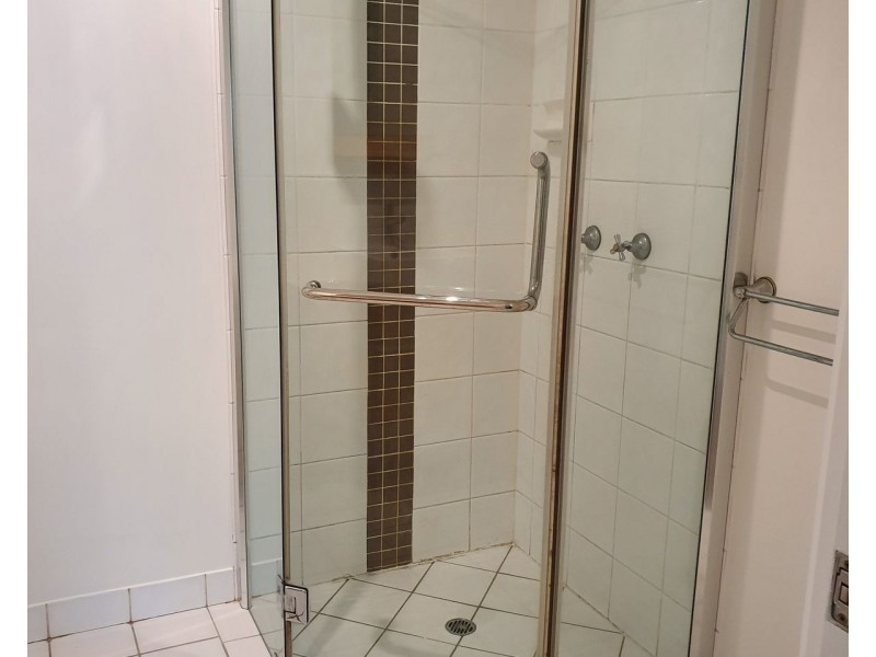 2/83 Hayward Street, Mooroobool QLD 4870