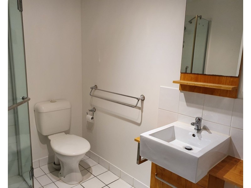 2/83 Hayward Street, Mooroobool QLD 4870