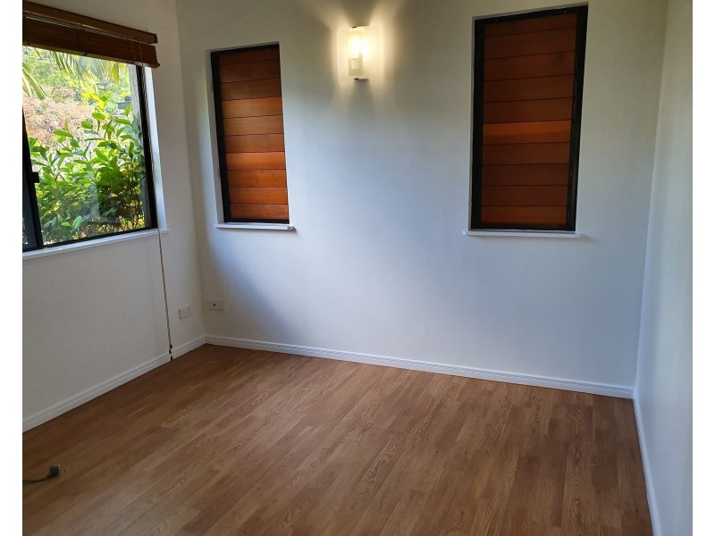 2/83 Hayward Street, Mooroobool QLD 4870