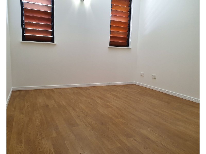 2/83 Hayward Street, Mooroobool QLD 4870