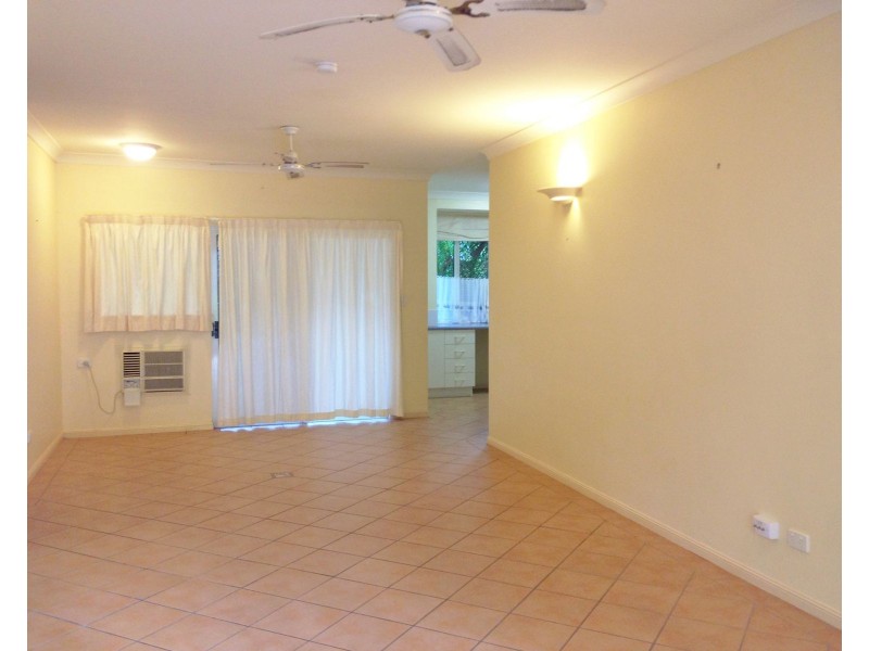 8/6 Hedley Close, Redlynch QLD 4870