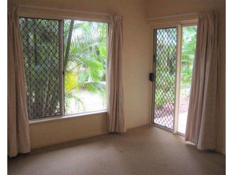 8/6 Hedley Close, Redlynch QLD 4870