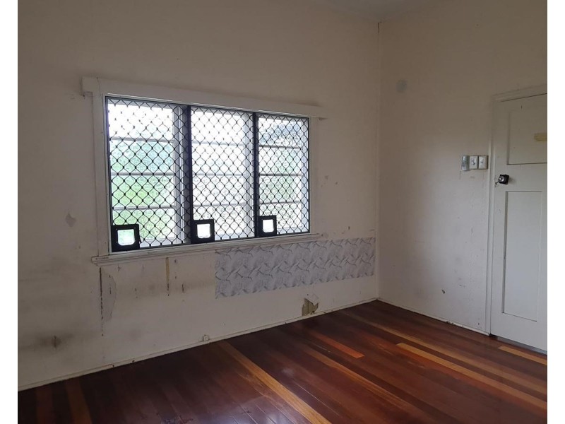 71 Hayward Street, Mooroobool QLD 4870