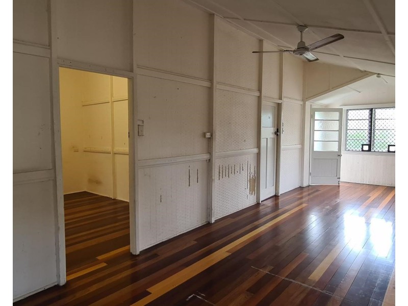 71 Hayward Street, Mooroobool QLD 4870
