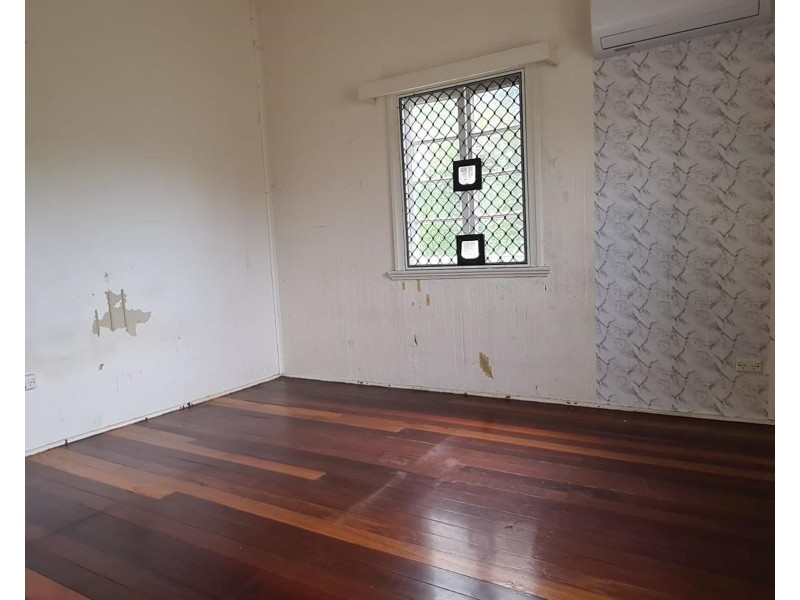 71 Hayward Street, Mooroobool QLD 4870