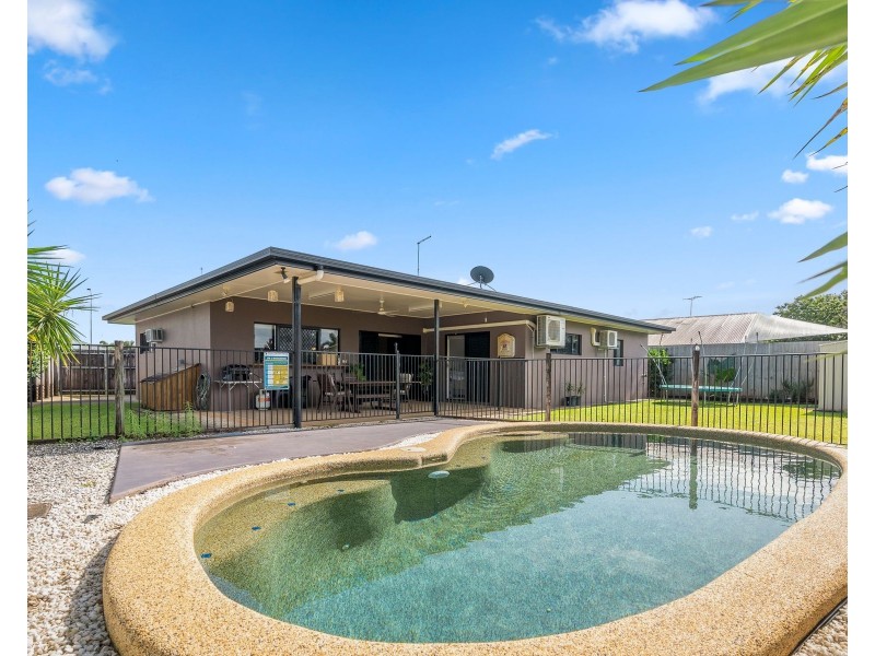 33 Bassett Street, Kanimbla QLD 4870