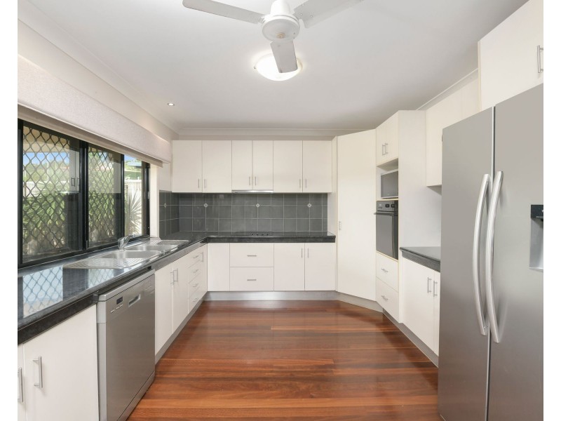 33 Bassett Street, Kanimbla QLD 4870