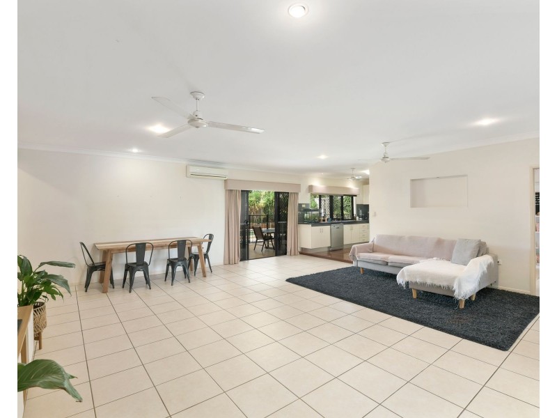 33 Bassett Street, Kanimbla QLD 4870